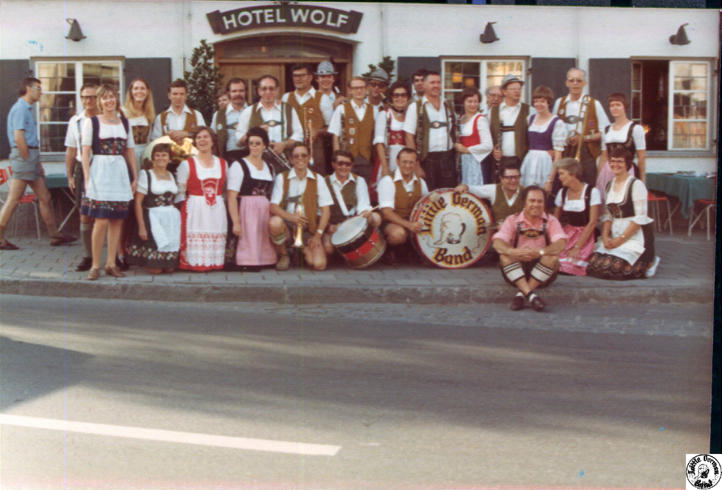 1976 07 dd 04 Germany trip group .jpg